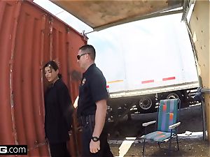 penetrate the Cops Latina woman caught sucking a cops trunk