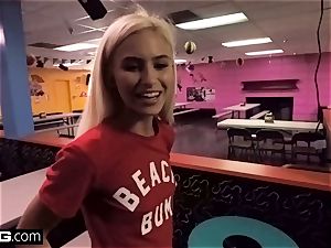 little teenage Kiara heads from skating rink to fellating shaft